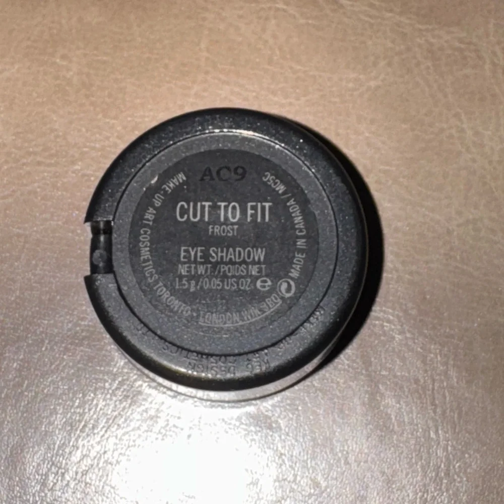 MAC Cosmetics Cut to fit eyeshadow